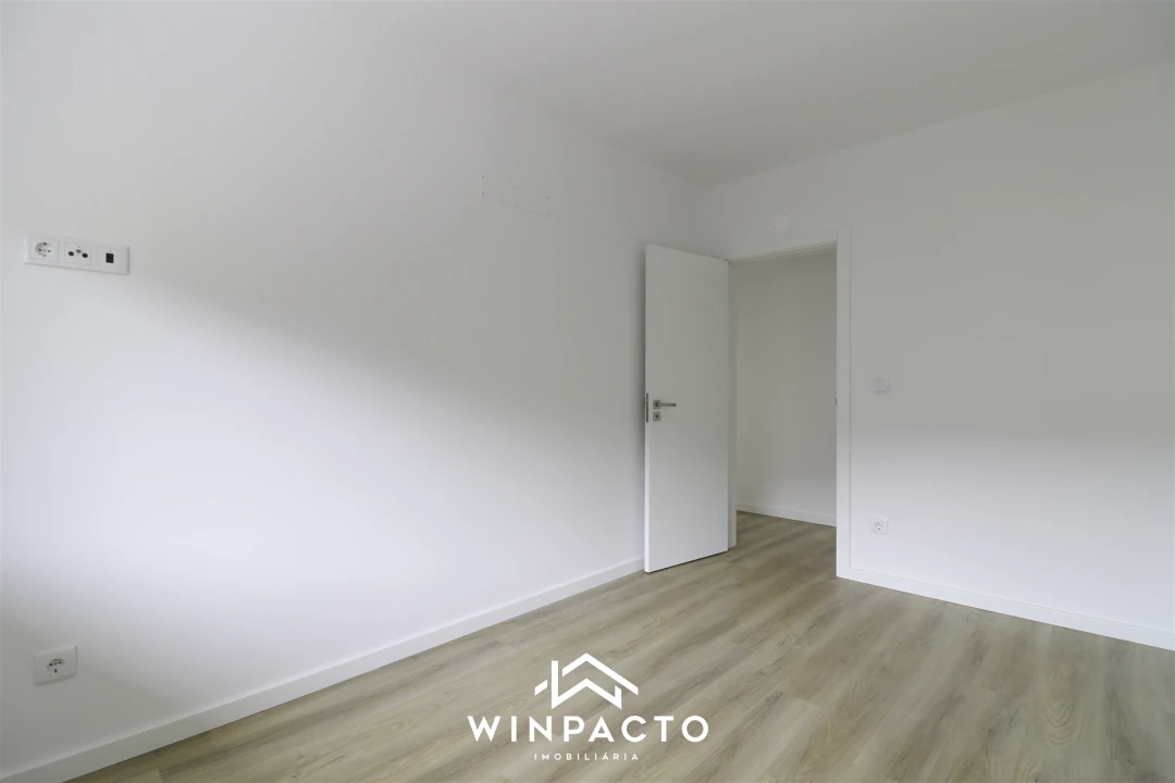 Moradia T2 para Venda em Seia, São Romão e Lapa dos Dinheiros Foto 12