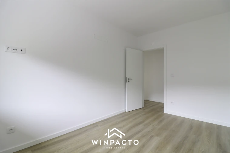 Moradia T2 para Venda em Seia, São Romão e Lapa dos Dinheiros Foto 12