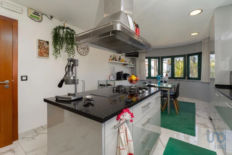 Moradia T4 para Venda em Nossa Senhora do Pópulo, Coto e São Gregório