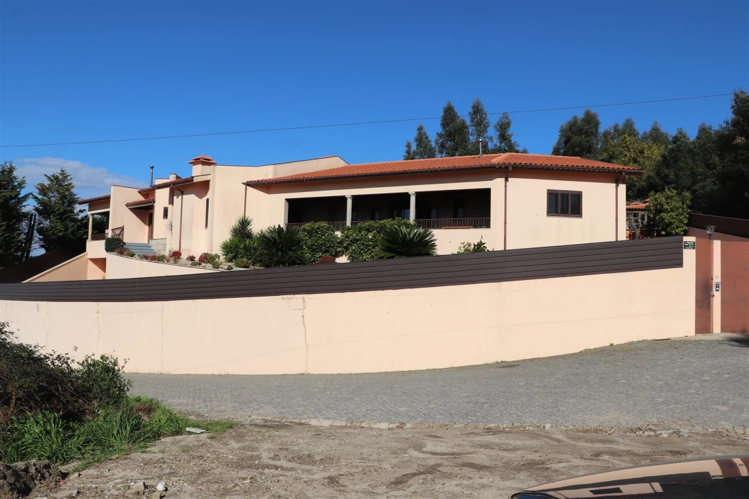 Moradia T5 para Venda em Raimonda Foto 3