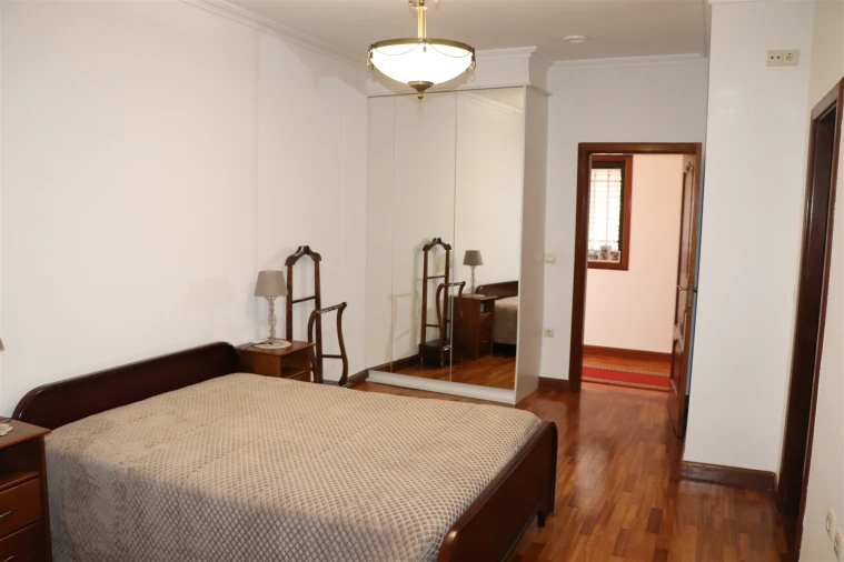 Moradia T5 para Venda em Raimonda Foto 27