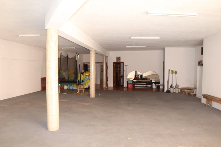 Moradia T5 para Venda em Raimonda Foto 38