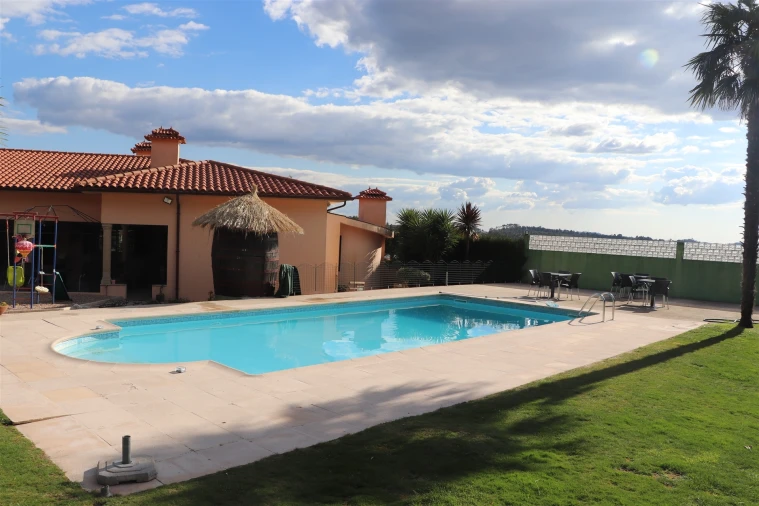 Moradia T5 para Venda em Raimonda Foto 8