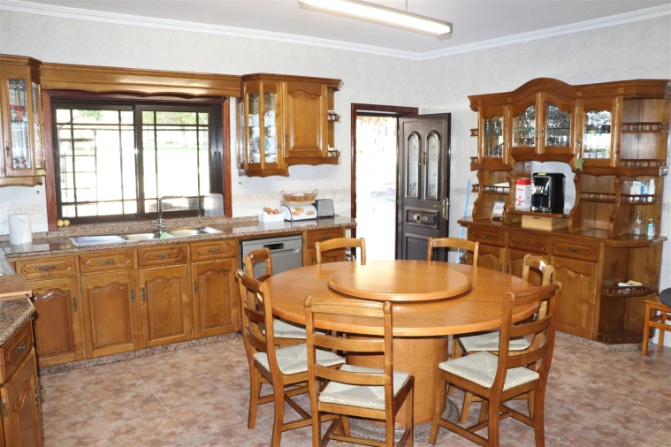 Moradia T5 para Venda em Raimonda Foto 9