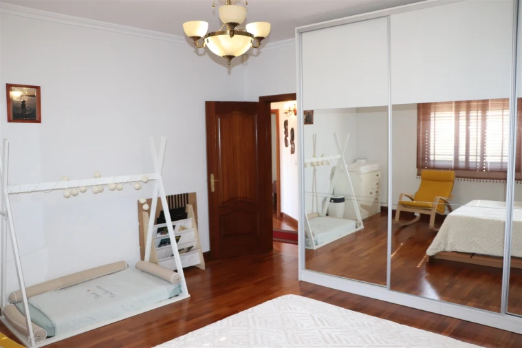 Moradia T5 para Venda em Raimonda Foto 34