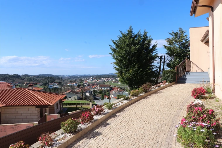 Moradia T5 para Venda em Raimonda Foto 46