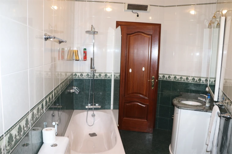 Moradia T5 para Venda em Raimonda Foto 31