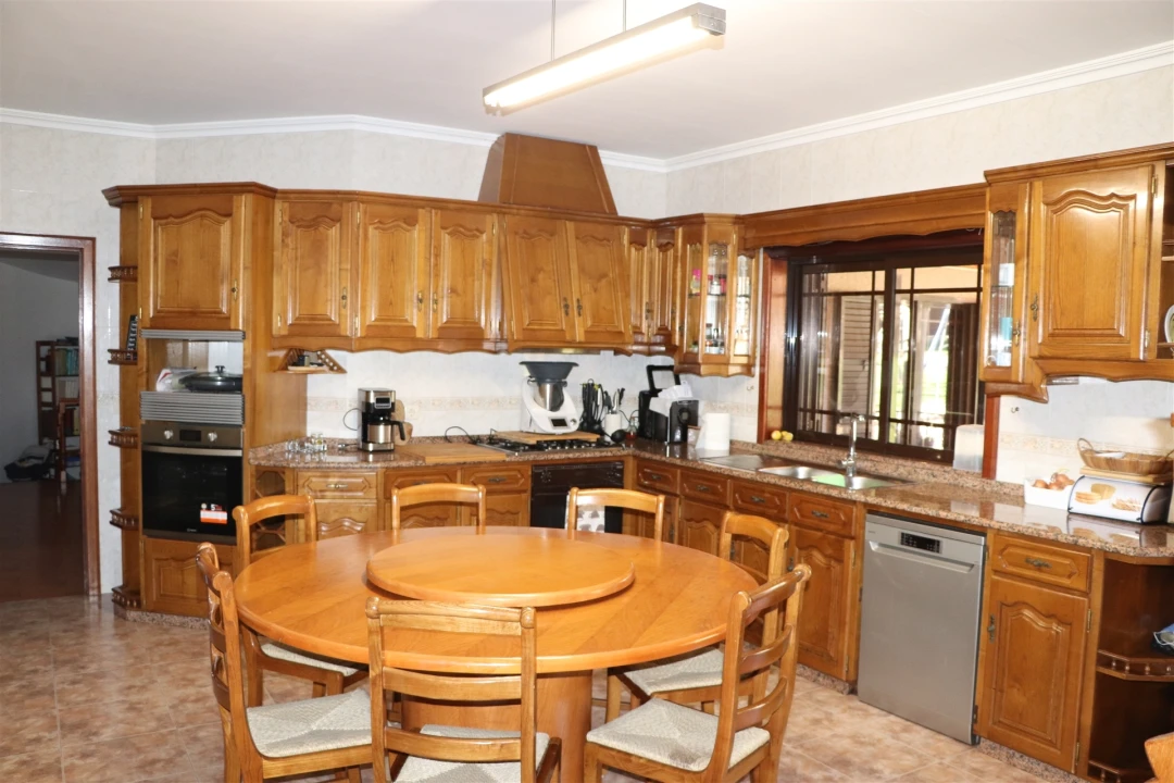 Moradia T5 para Venda em Raimonda Foto 10