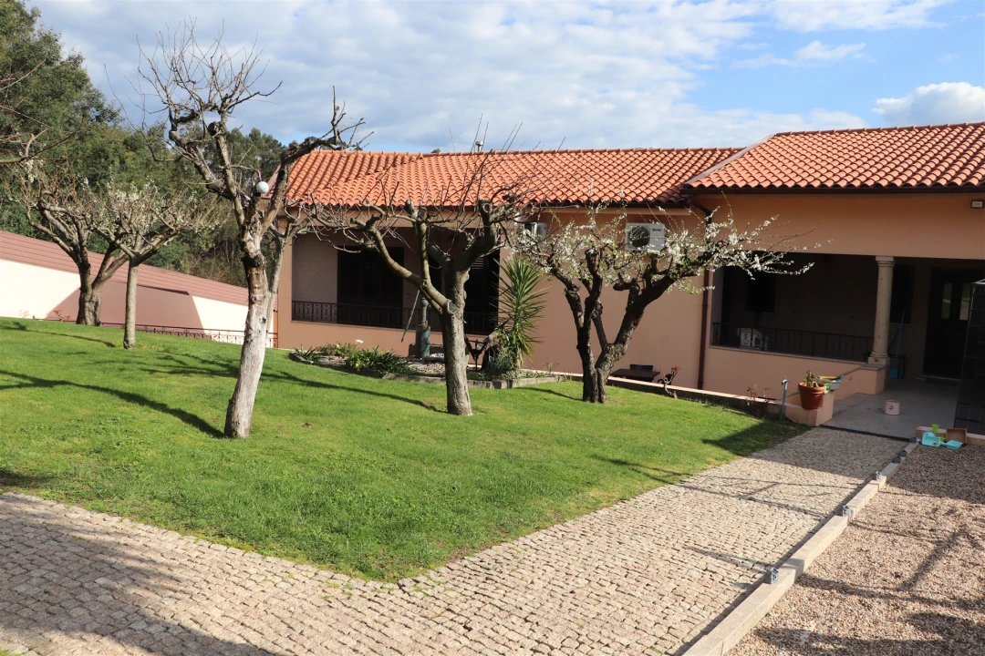 Moradia T5 para Venda em Raimonda Foto 5