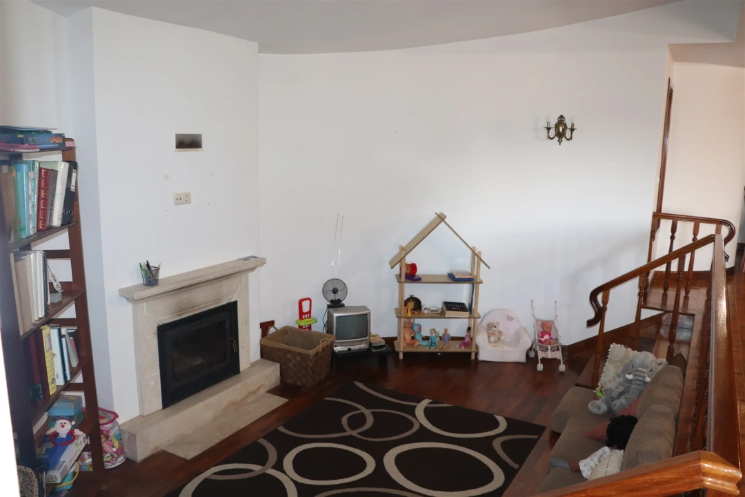 Moradia T5 para Venda em Raimonda Foto 16