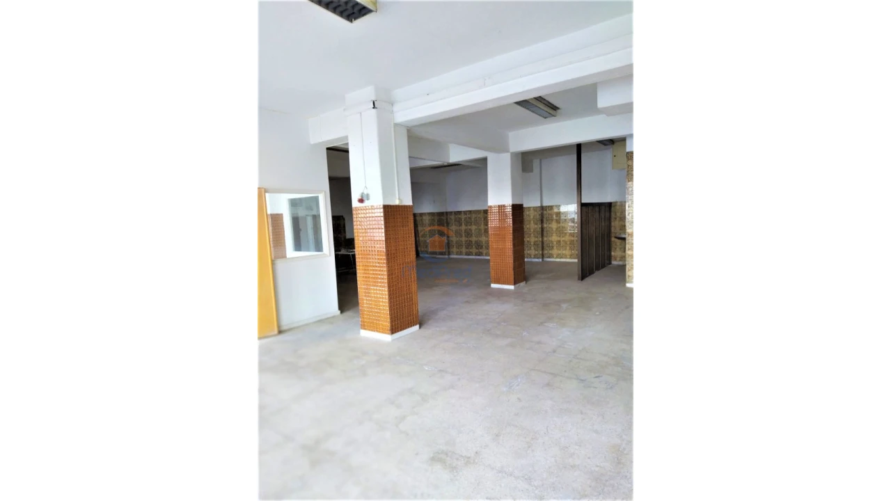 Armazém para Venda em Póvoa de Santo Adrião e Olival Basto Foto 5