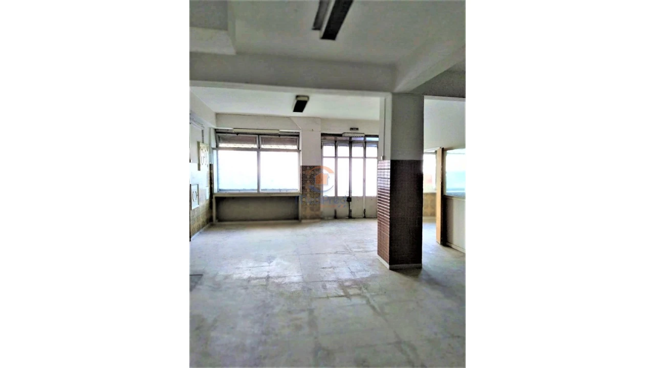 Armazém para Venda em Póvoa de Santo Adrião e Olival Basto Foto 6