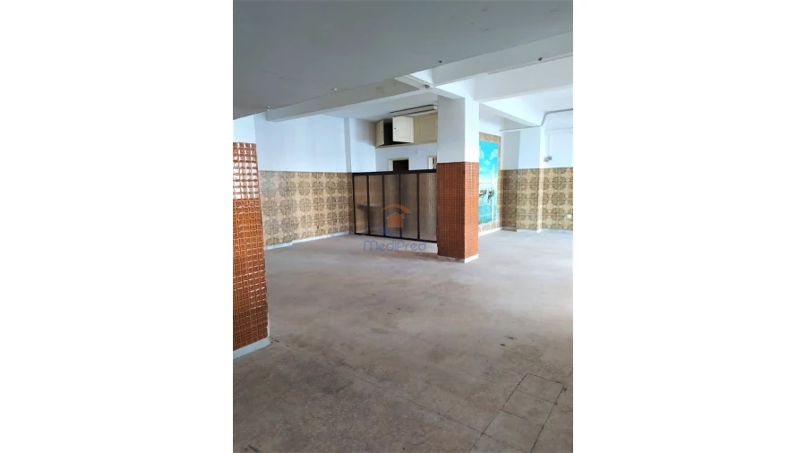 Armazém para Venda em Póvoa de Santo Adrião e Olival Basto Foto 2