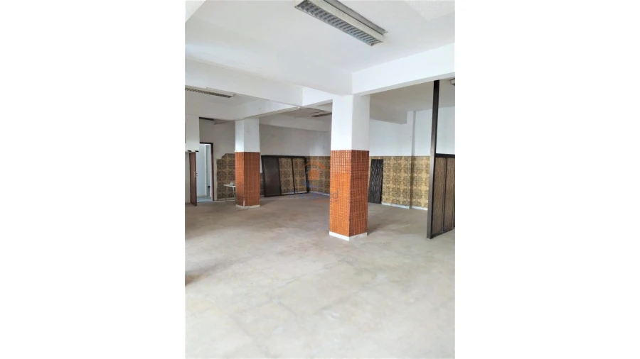 Armazém para Venda em Póvoa de Santo Adrião e Olival Basto Foto 4