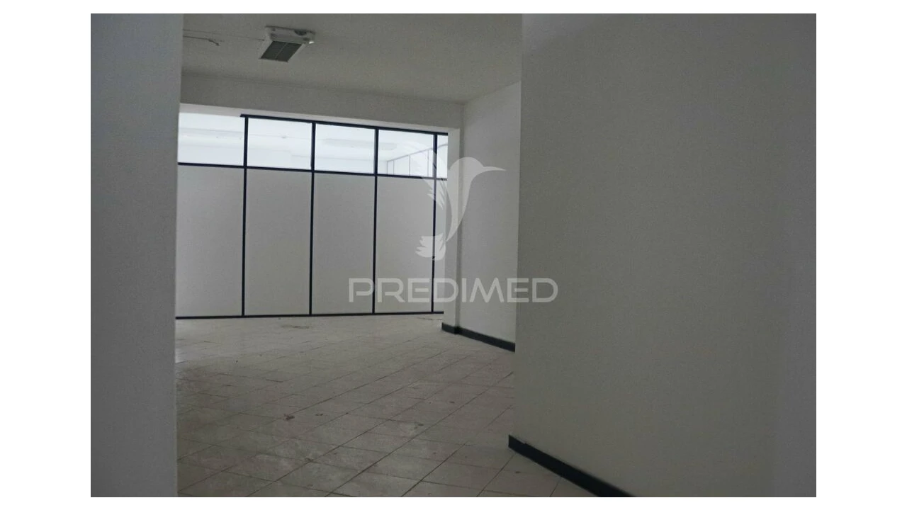 Loja para Venda em Rebordosa Foto 13