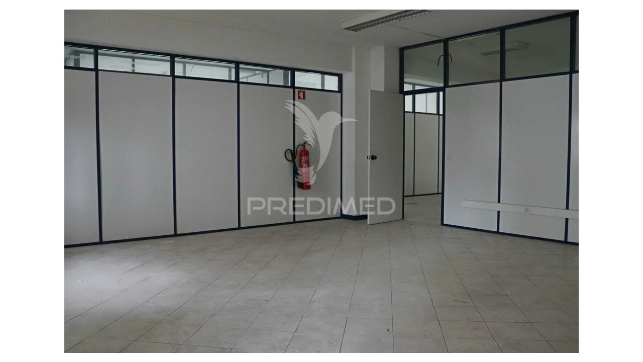 Loja para Venda em Rebordosa Foto 16