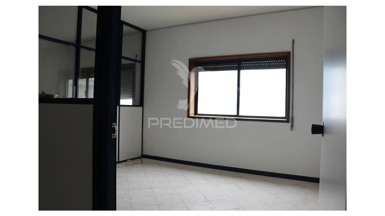 Loja para Venda em Rebordosa Foto 8