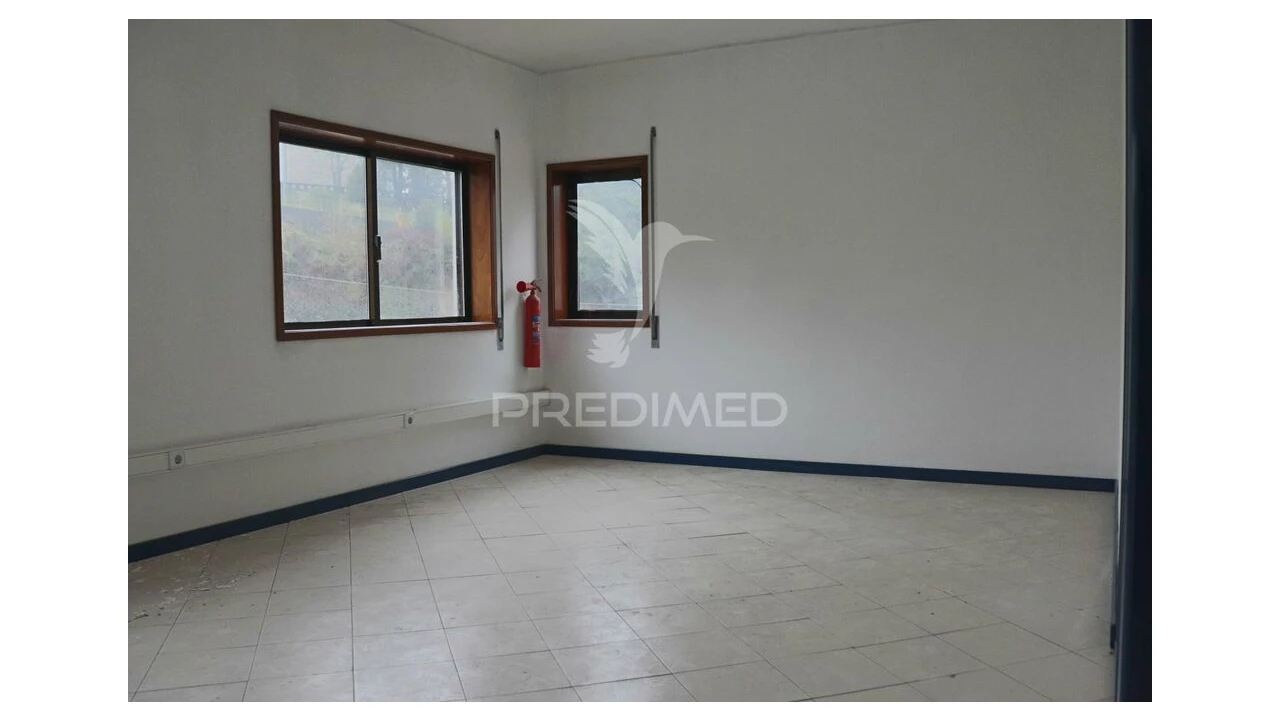 Loja para Venda em Rebordosa Foto 18