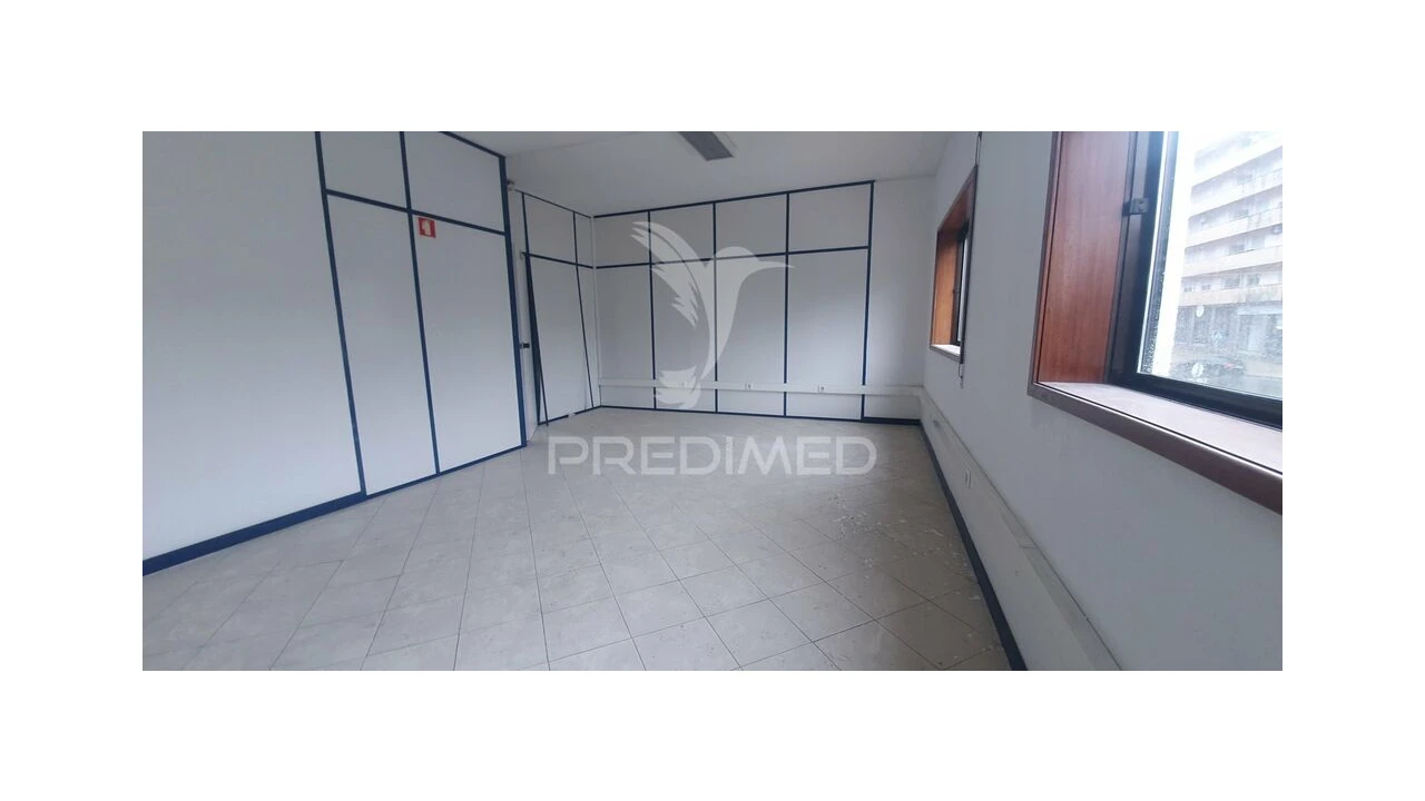 Loja para Venda em Rebordosa Foto 20