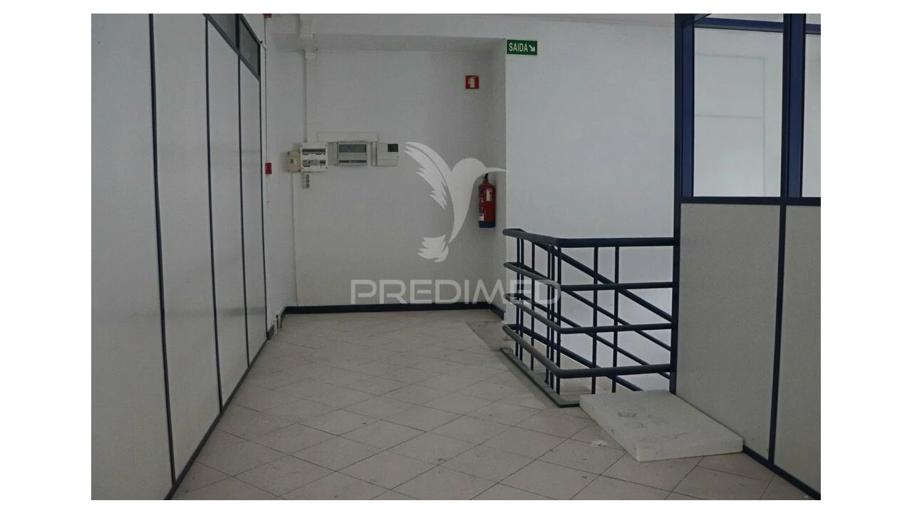 Loja para Venda em Rebordosa Foto 9