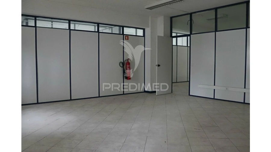 Loja para Venda em Rebordosa Foto 16