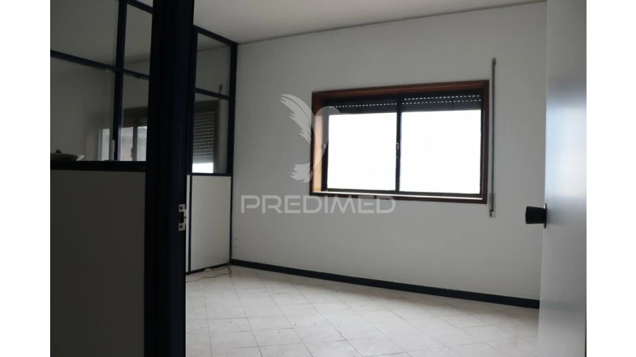 Loja para Venda em Rebordosa Foto 8