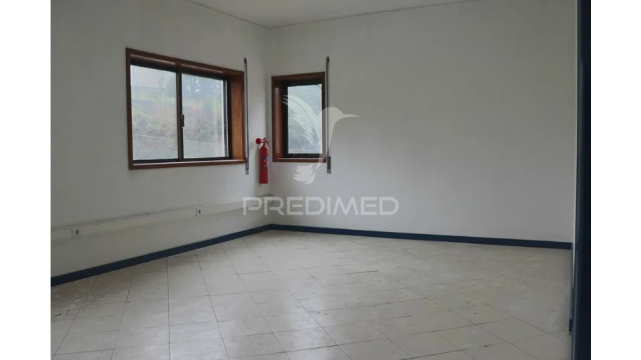 Loja para Venda em Rebordosa Foto 18