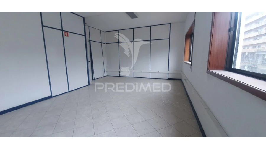 Loja para Venda em Rebordosa Foto 20