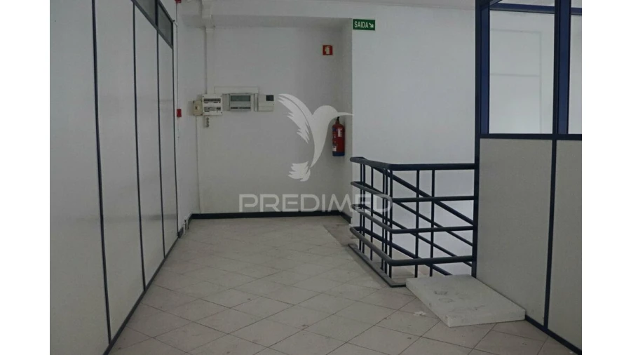 Loja para Venda em Rebordosa Foto 9