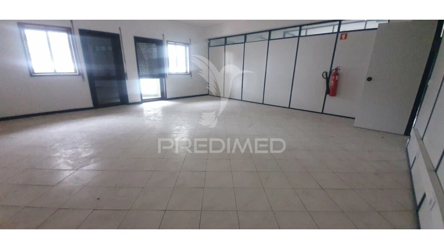 Loja para Venda em Rebordosa Foto 17