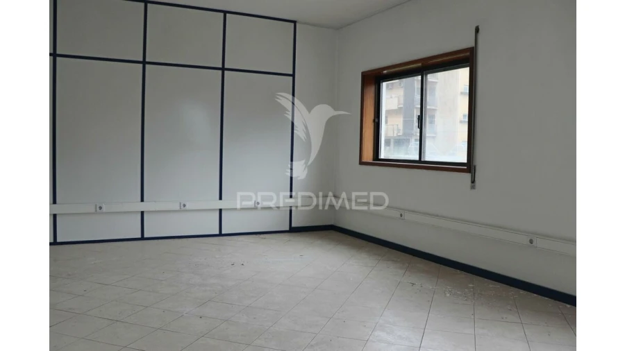 Loja para Venda em Rebordosa Foto 19