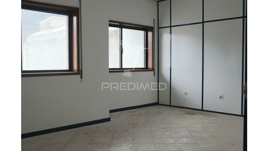 Loja para Venda em Rebordosa Foto 10