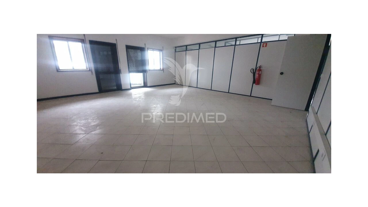 Loja para Venda em Rebordosa Foto 17