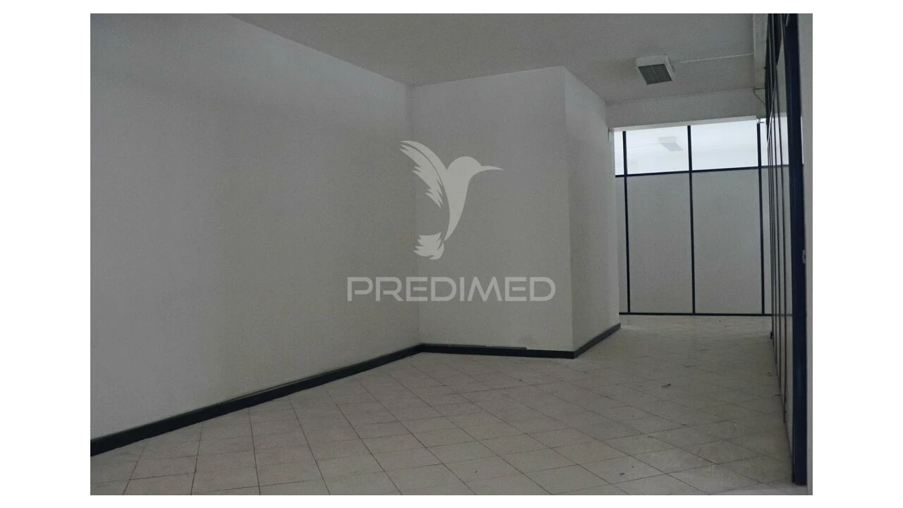 Loja para Venda em Rebordosa Foto 14