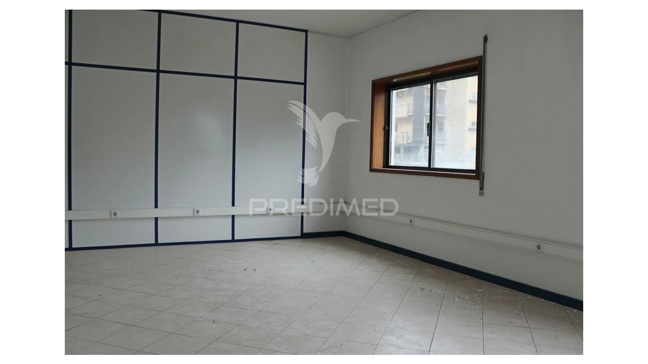 Loja para Venda em Rebordosa Foto 19