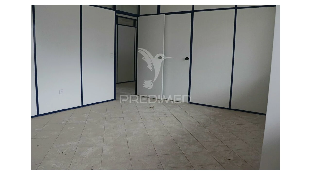 Loja para Venda em Rebordosa Foto 11