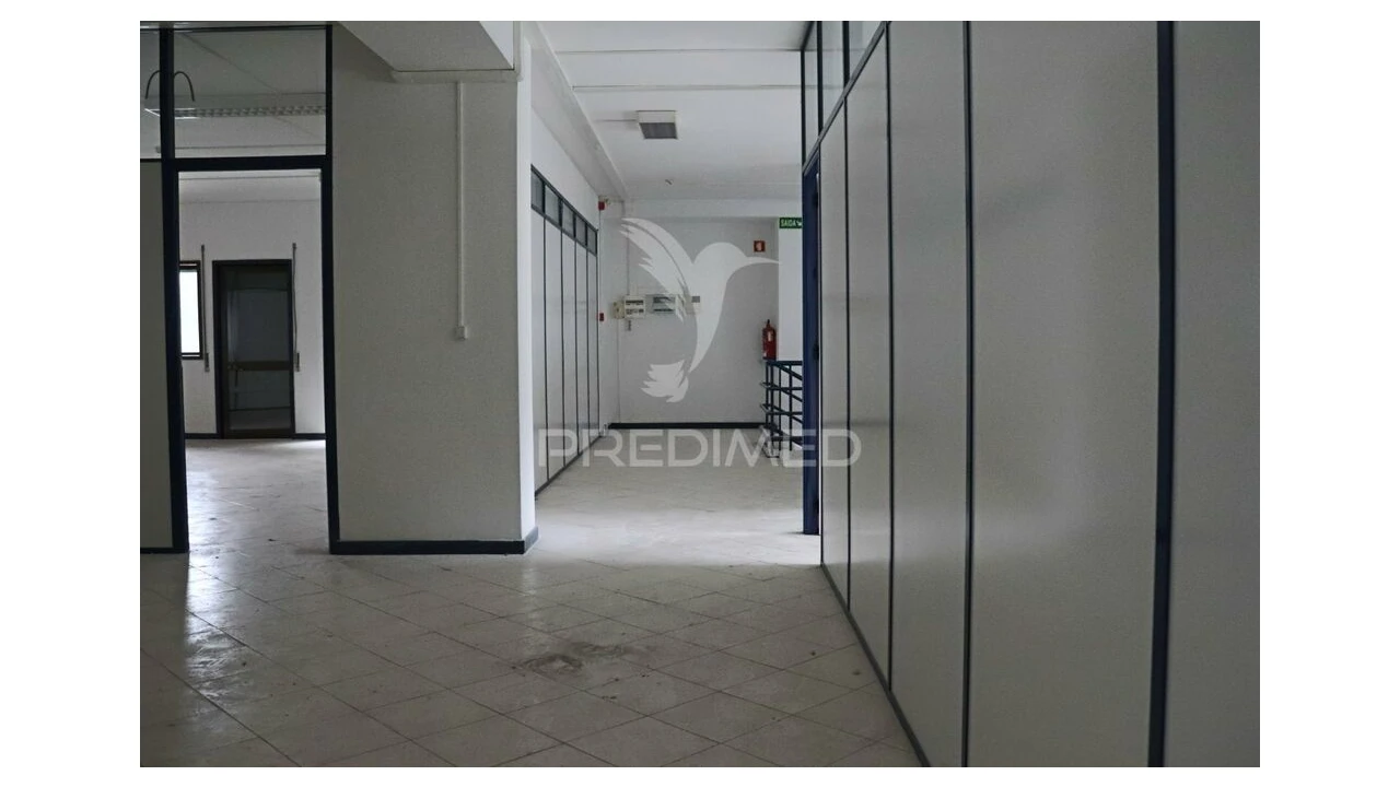 Loja para Venda em Rebordosa Foto 2