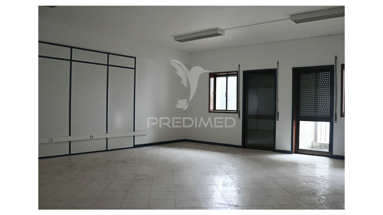 Loja para Venda em Rebordosa Foto 15