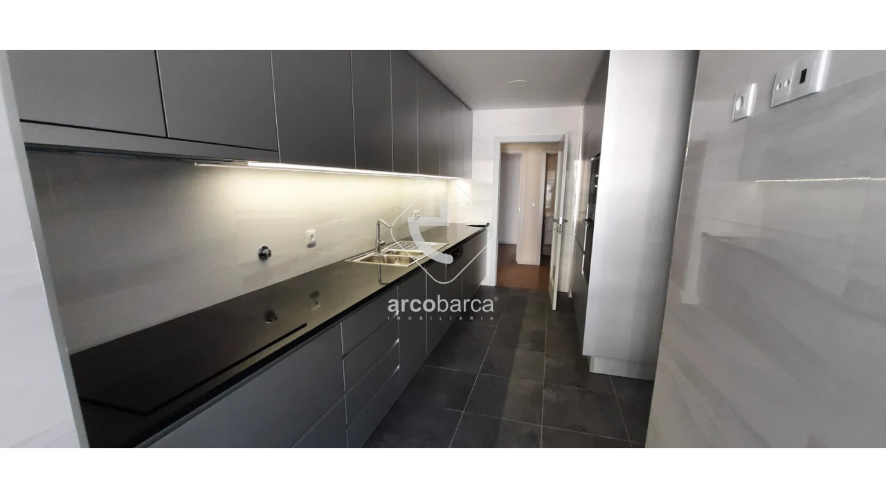Apartamento T3 para Venda em Cedofeita, Santo Ildefonso, Sé, Miragaia, São Nicolau e Vitória Foto 4
