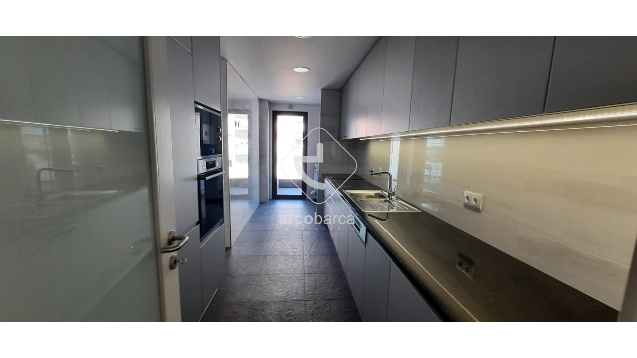 Apartamento T3 para Venda em Cedofeita, Santo Ildefonso, Sé, Miragaia, São Nicolau e Vitória Foto 1