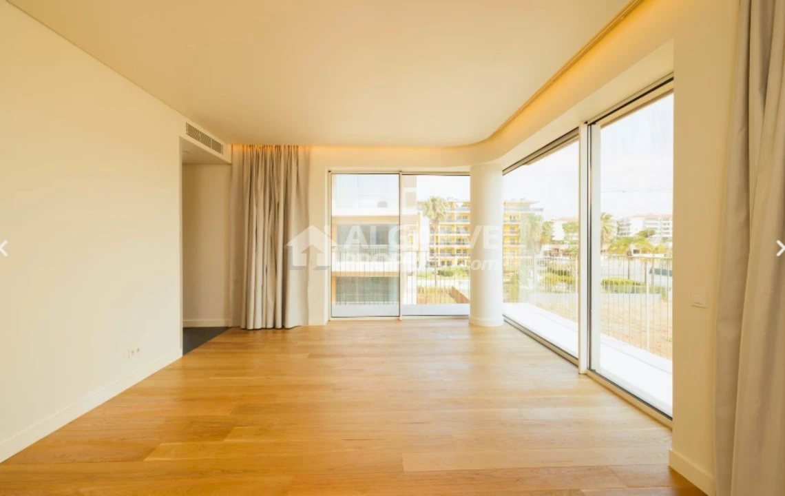 Apartamento T3 para Venda em Quarteira Foto 7