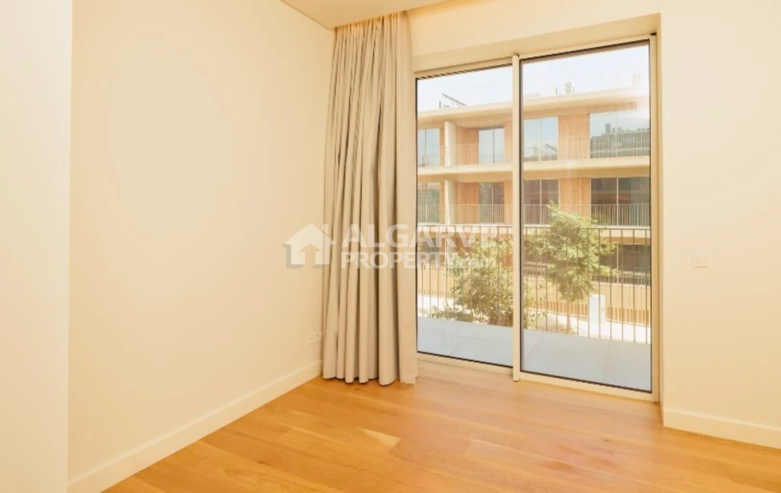 Apartamento T3 para Venda em Quarteira Foto 4