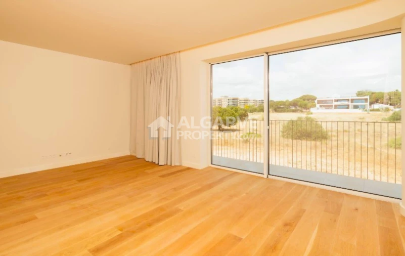 Apartamento T3 para Venda em Quarteira Foto 3