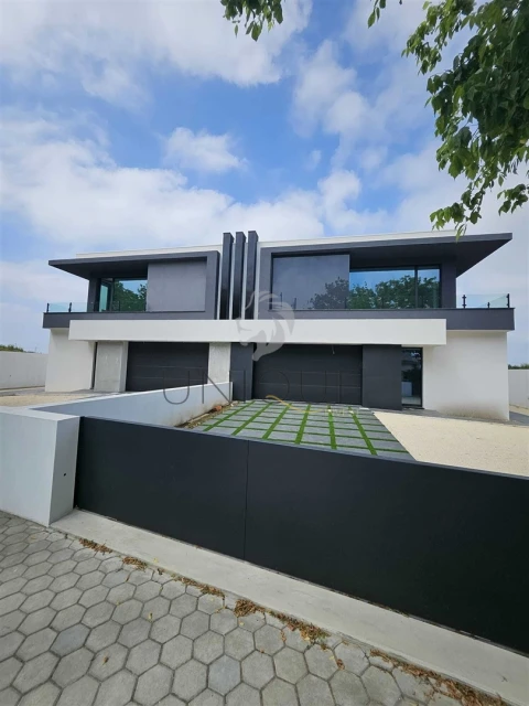 Moradia T4 para Venda em Santa Joana