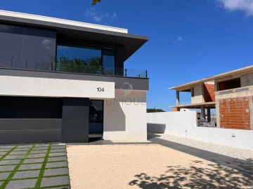 Moradia T4 para Venda em Santa Joana