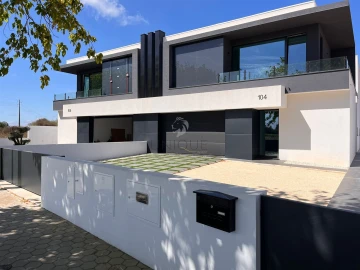 Moradia T4 para Venda em Santa Joana