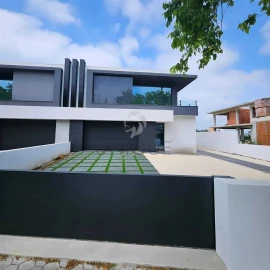 Moradia T4 para Venda em Santa Joana