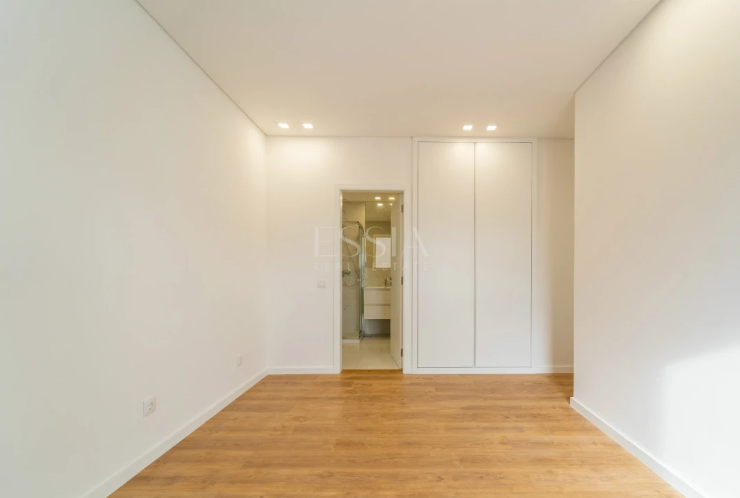 Apartamento T4 para Venda em Cedofeita, Santo Ildefonso, Sé, Miragaia, São Nicolau e Vitória Foto 16