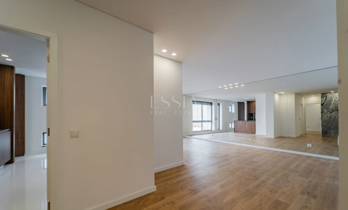 Apartamento T4 para Venda em Cedofeita, Santo Ildefonso, Sé, Miragaia, São Nicolau e Vitória Foto 2