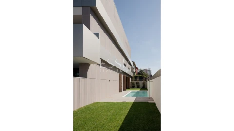 Apartamento T4 para Venda em Aldoar, Foz do Douro e Nevogilde